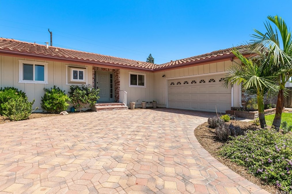 17521 Rainier Dr, Santa Ana, CA 92705