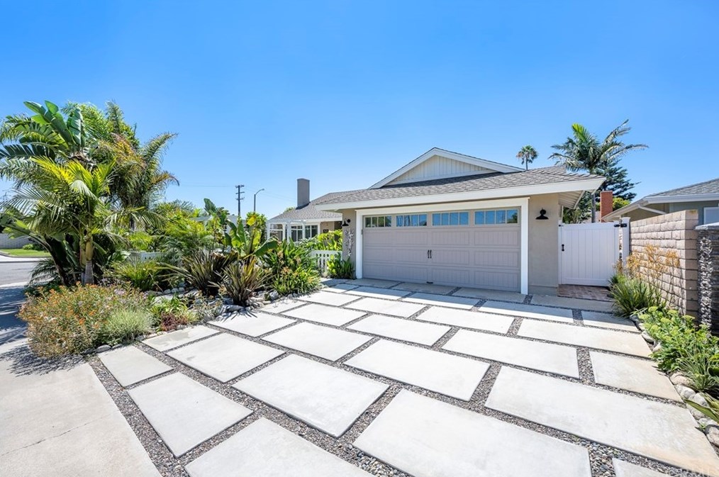 21441 Seaforth Ln, Huntington Beach, CA 92646-7042