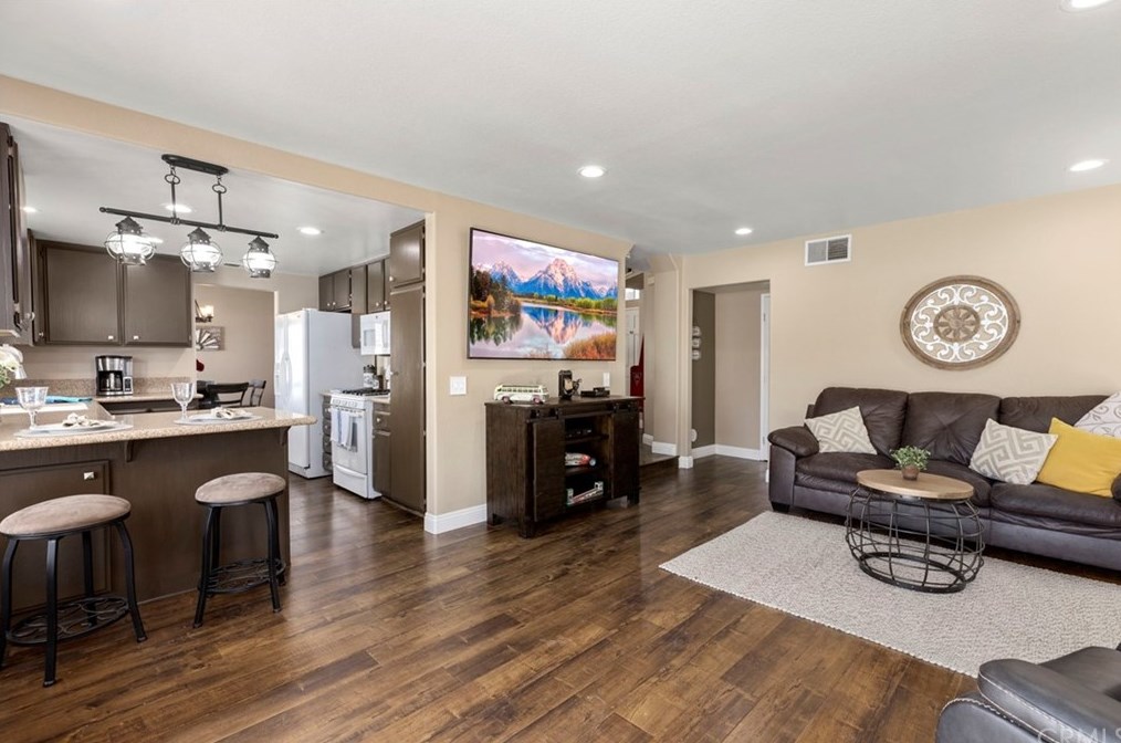 13208 Broken Bit Cir, Corona, CA 92883-6323