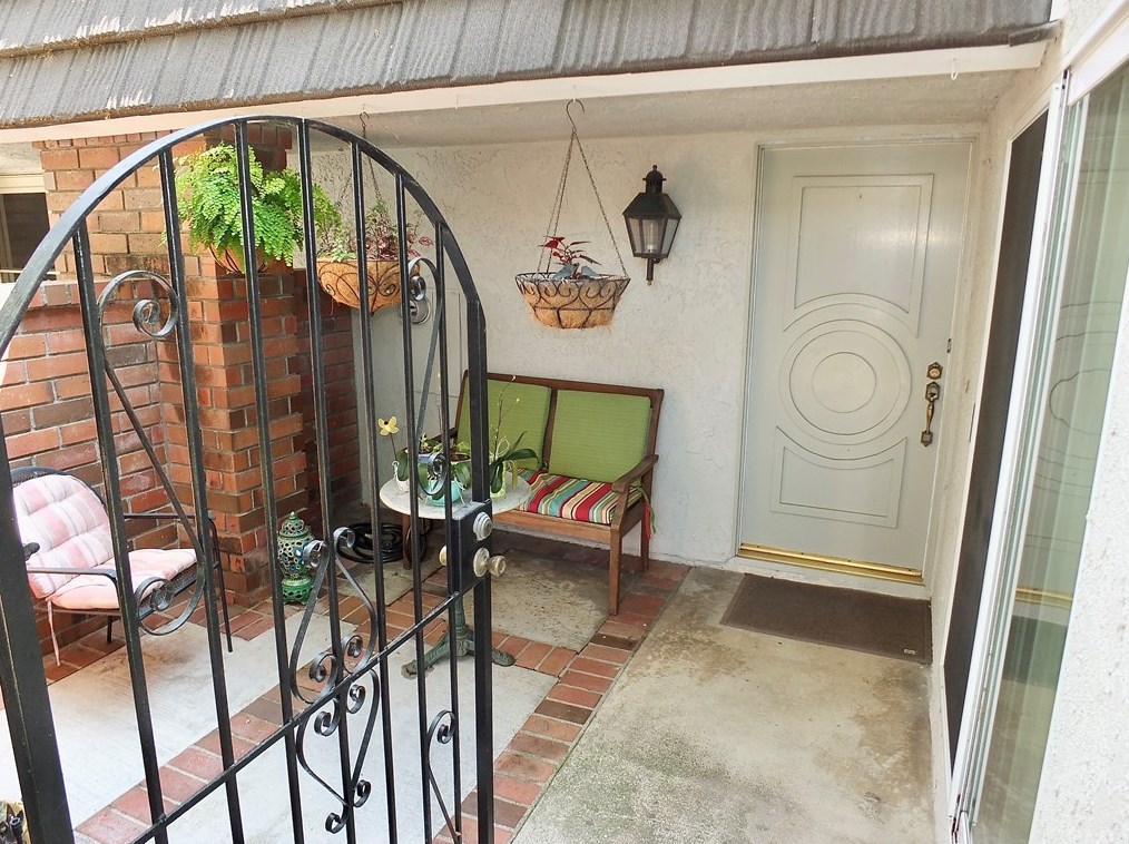 5285 Charing Cross Rd, Westminster, CA 92683-4801