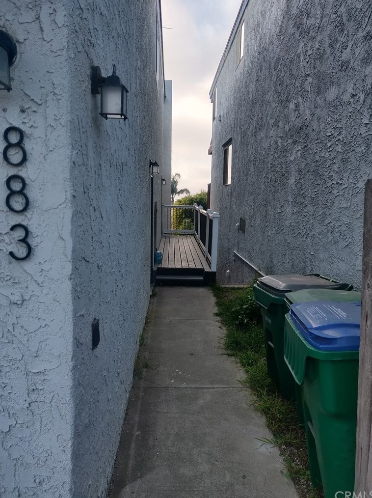 883 Santa Ana St, Laguna Beach, CA 92651-3823
