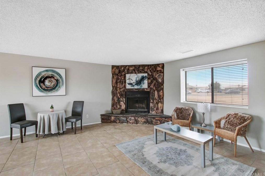 21747 Wren St, Apple Valley, CA 92308-7872