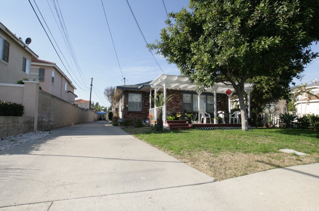 8615 Walker St, Cypress, CA 90630