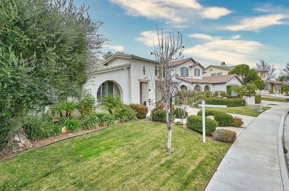 34799 Vineyard Green Ct, Winchester, CA 92596