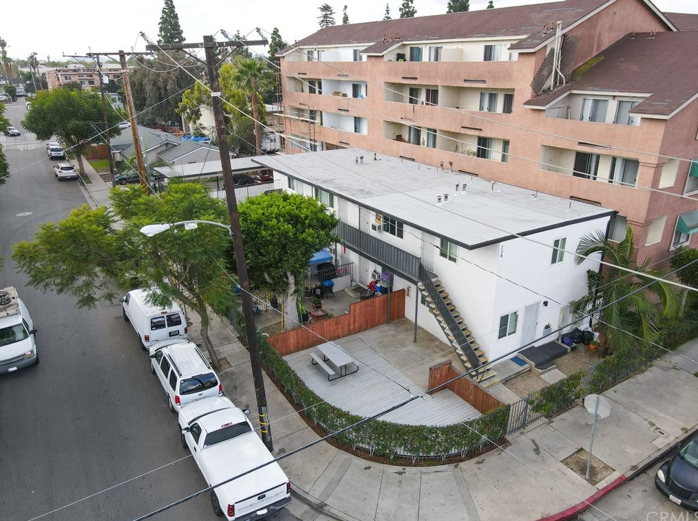 728 Walnut St, Santa Ana, CA 92701-6186