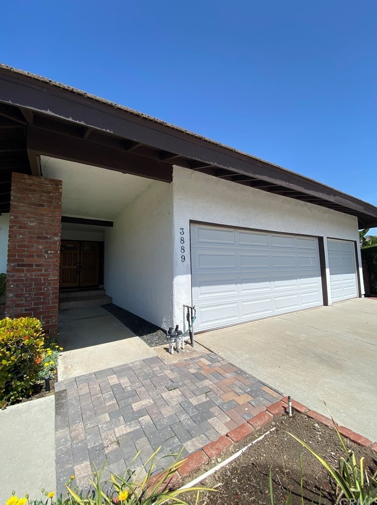 3889 Humboldt Dr, Huntington Beach, CA 92649-2125