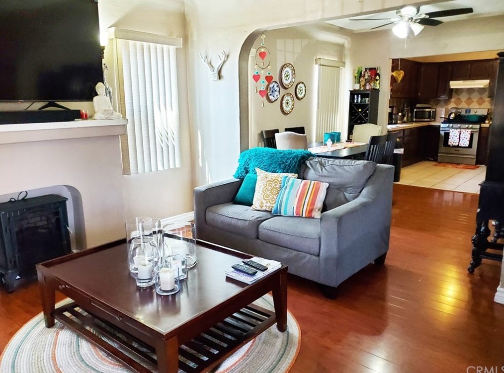 1009 85th St, Los Angeles, CA 90001-3727