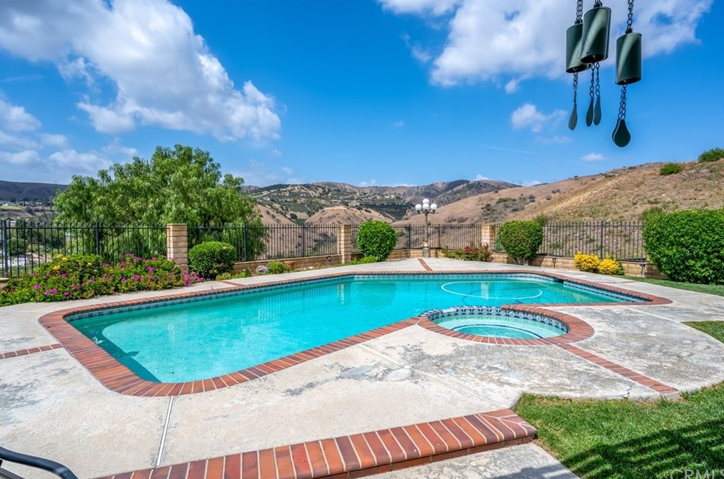 4540 Dorinda Rd, Yorba Linda CA 92887-1800 exterior