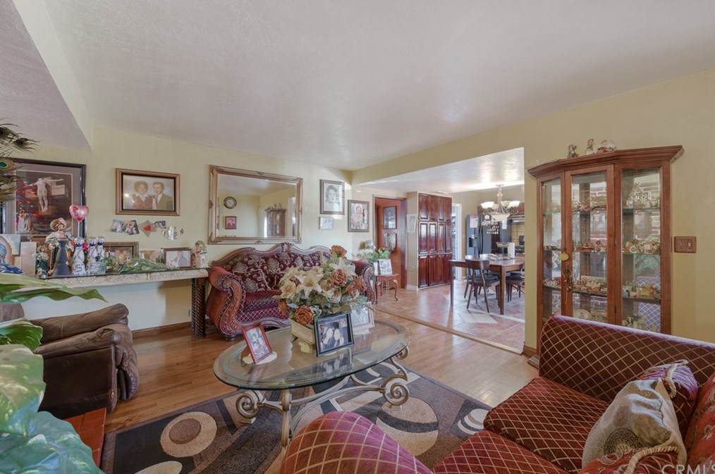 1017 Halladay St, Santa Ana, CA 92701-6140