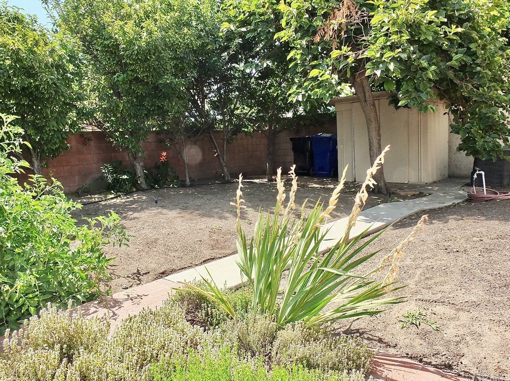 2610 Kansas Ave, South Gate CA 90280-4021 exterior