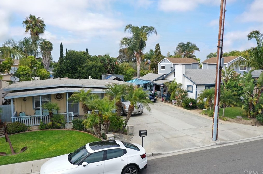 374 Hamilton St, Costa Mesa, CA 92627-2071