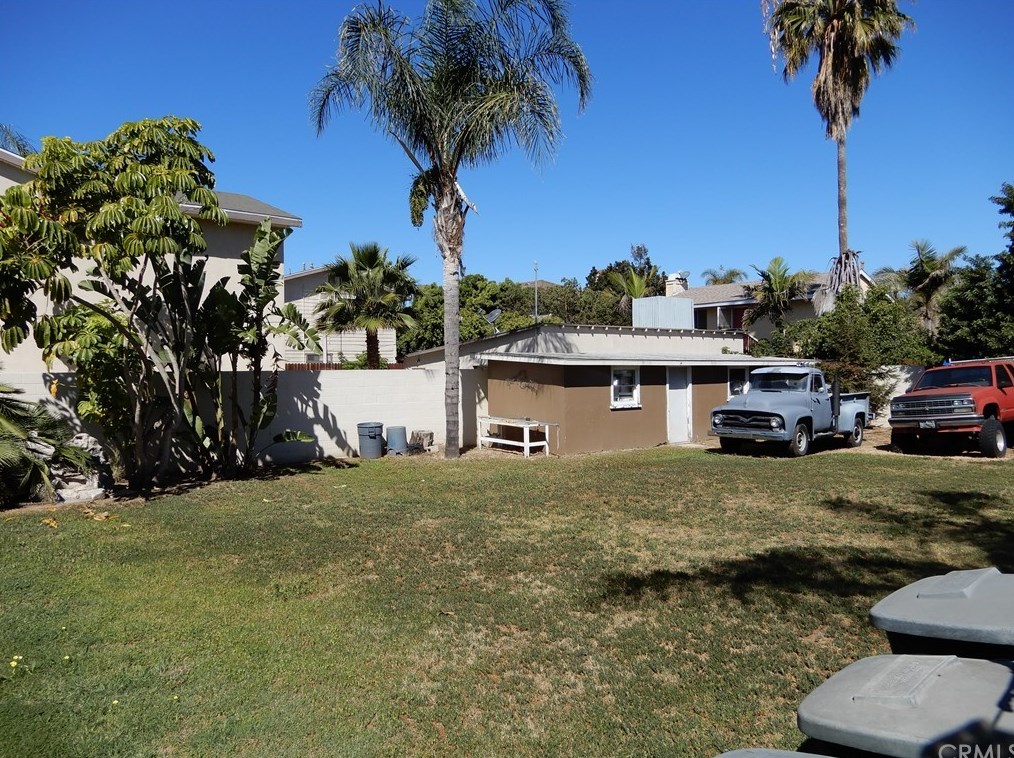 376 Hamilton St, Costa Mesa, CA 92627-2071