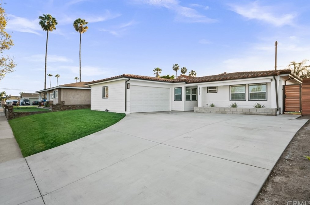 18191 Lisa Ln, Huntington Beach, CA 92646-1526