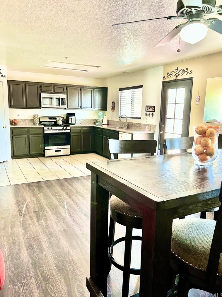 16007 Windcrest Dr, Fontana, CA 92337-1089