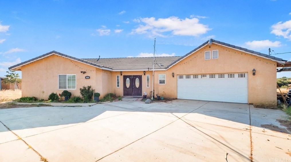 8589 Shasta Rd, Phelan, CA 92371-4732
