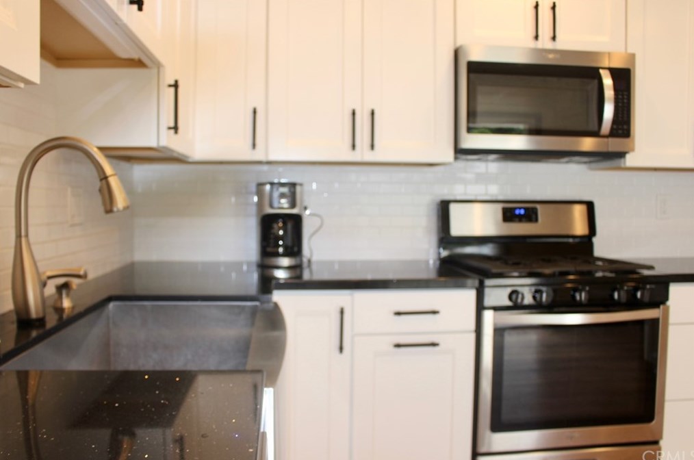 16025 Warmington Ln, Huntington Beach, CA 92649-2278