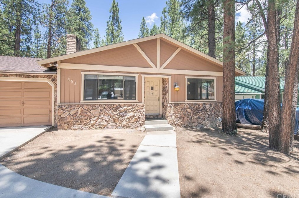 563 Ridgeside Dr, Big Bear City, CA 92314