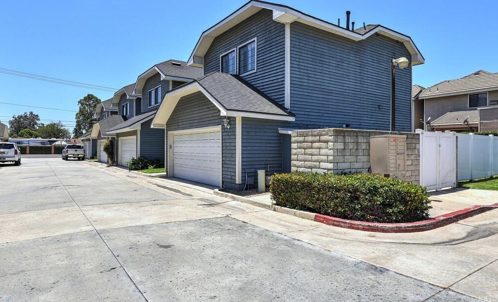 5557 Crescent #1, Cypress, CA 90630
