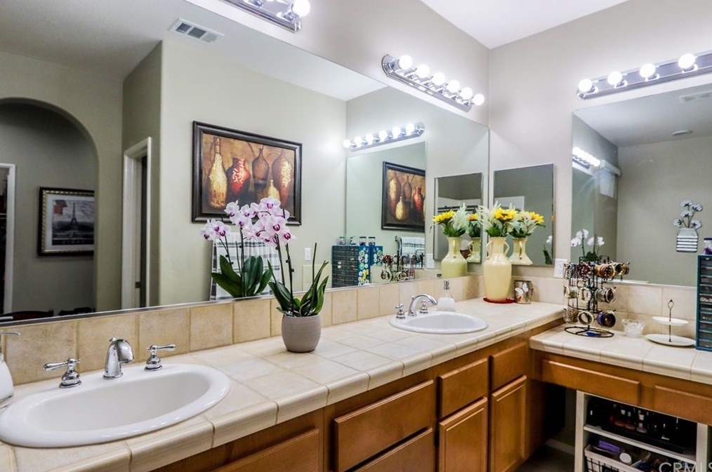 14685 Shady Valley Way, Moreno Valley CA  92555-5736 exterior