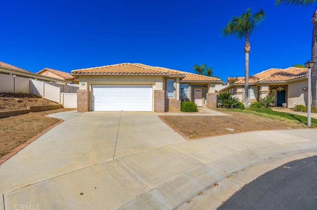 1305 Dornoch Ct, Banning, CA 92220-7115