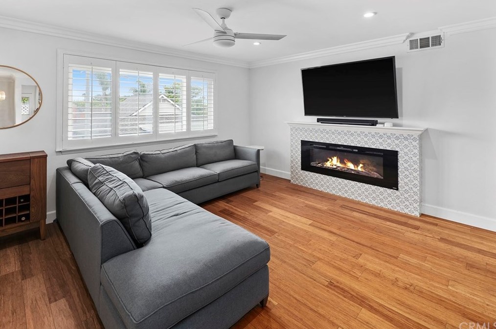 16875 Canyon Ln, Huntington Beach, CA 92649-4010