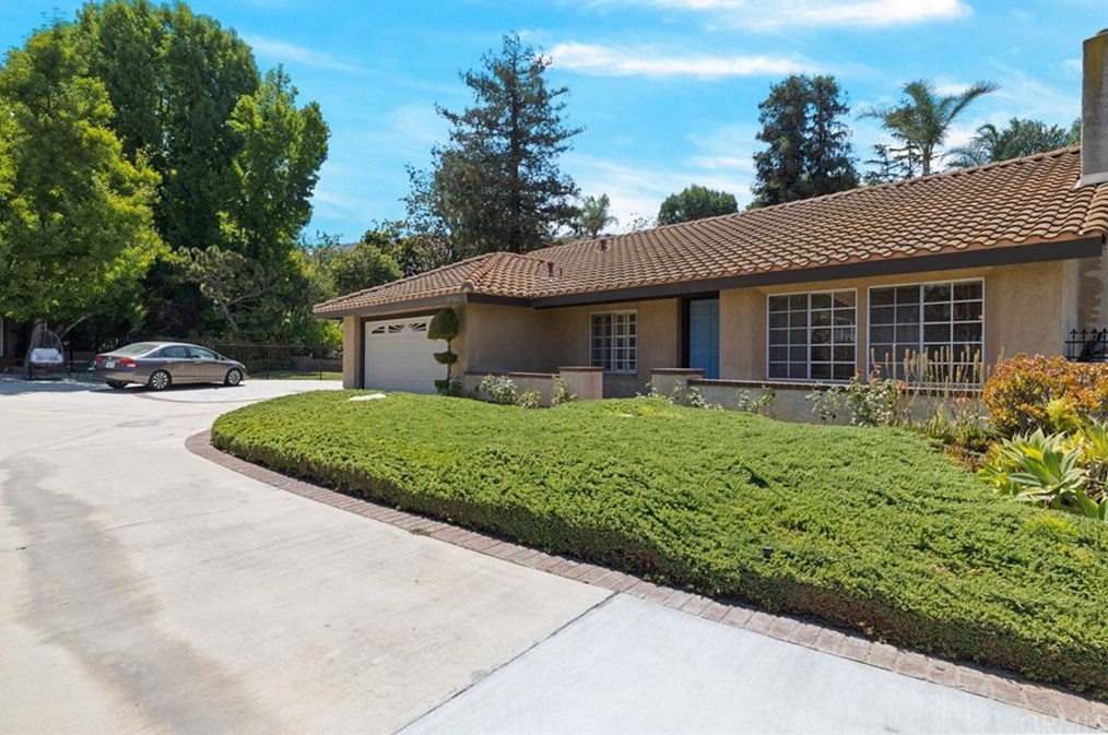 11122 Canyon Meadows Dr, Whittier, CA 90601-1776