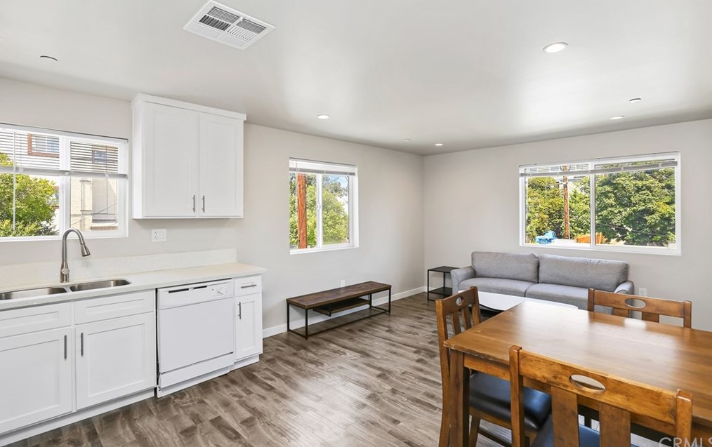 1205 37th Dr, Los Angeles CA  90007-4212 exterior