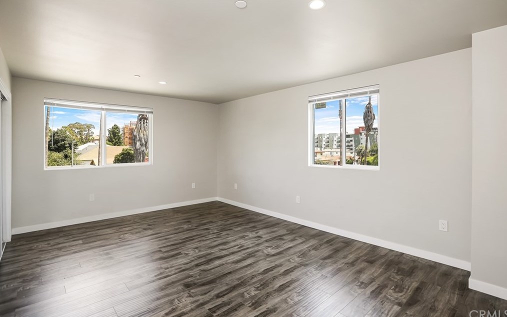 1205 37th Dr, Los Angeles CA  90007-4212 exterior