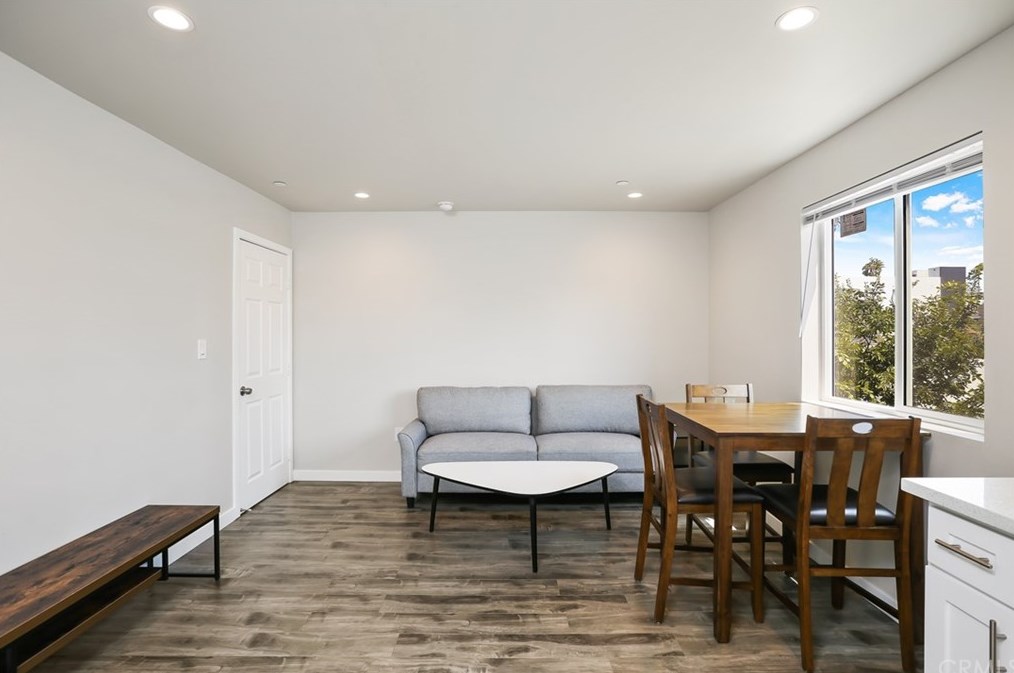 1205 37th Dr, Los Angeles CA  90007-4212 exterior