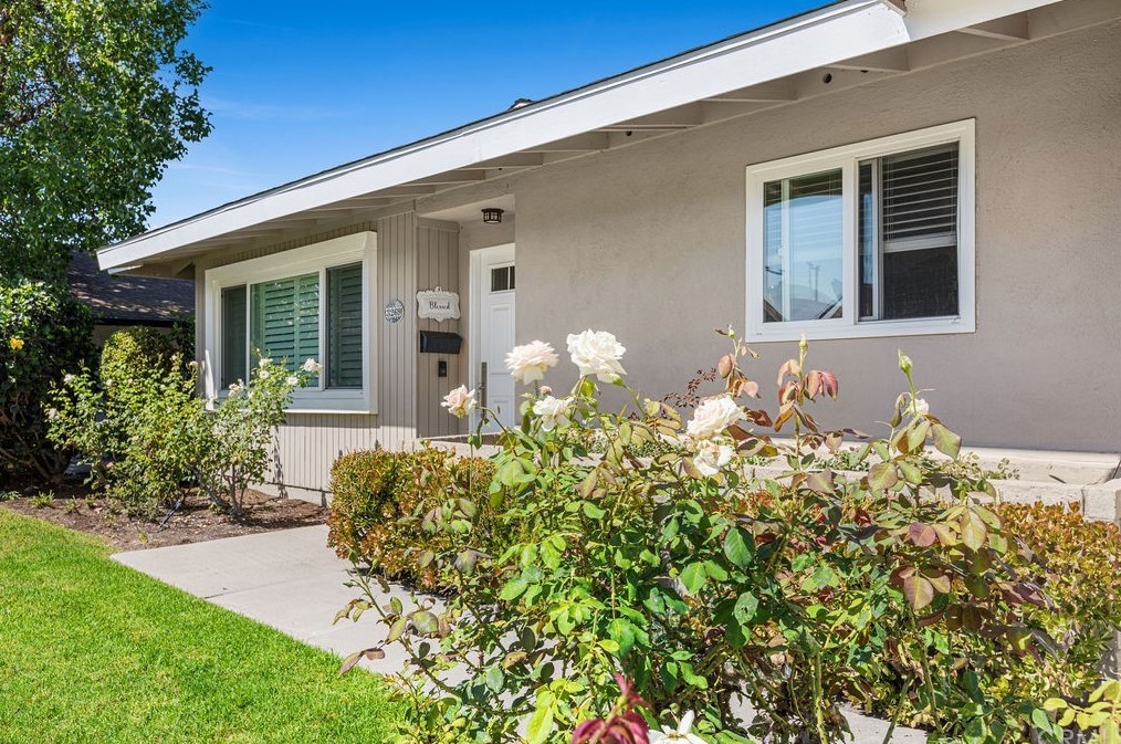 3269 Colorado Ln, Costa Mesa, CA 92626-2255