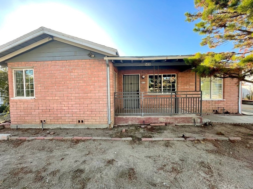 523 5th St, Banning, CA 92220-4627