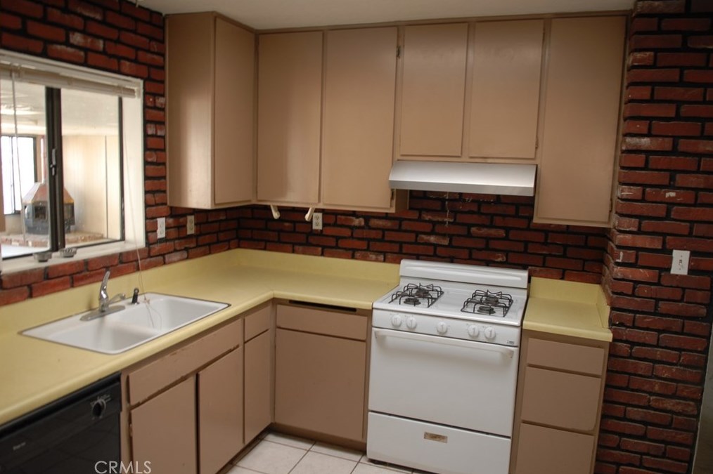9815 Cottonwood Ave, Hesperia, CA 92345-2904