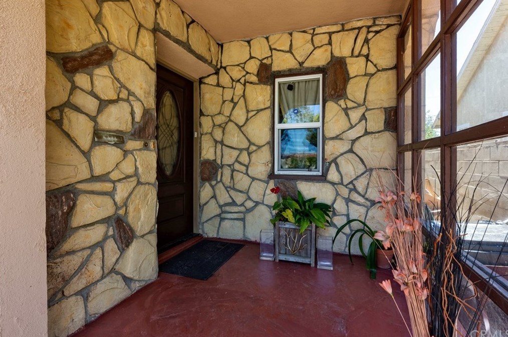 2400 74th St, Los Angeles, CA 90043-5320