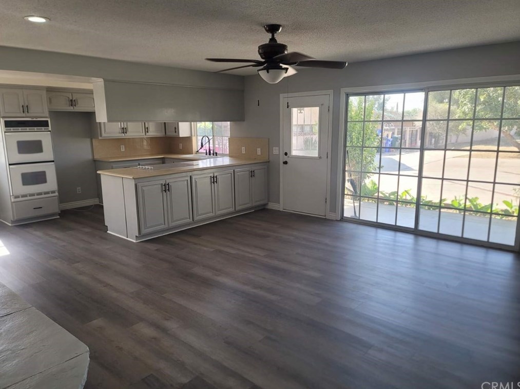 18015 Pine Ave, Fontana CA  92335-6077 exterior