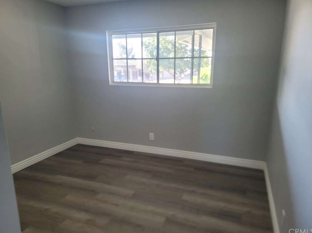 18015 Pine Ave, Fontana CA  92335-6077 exterior