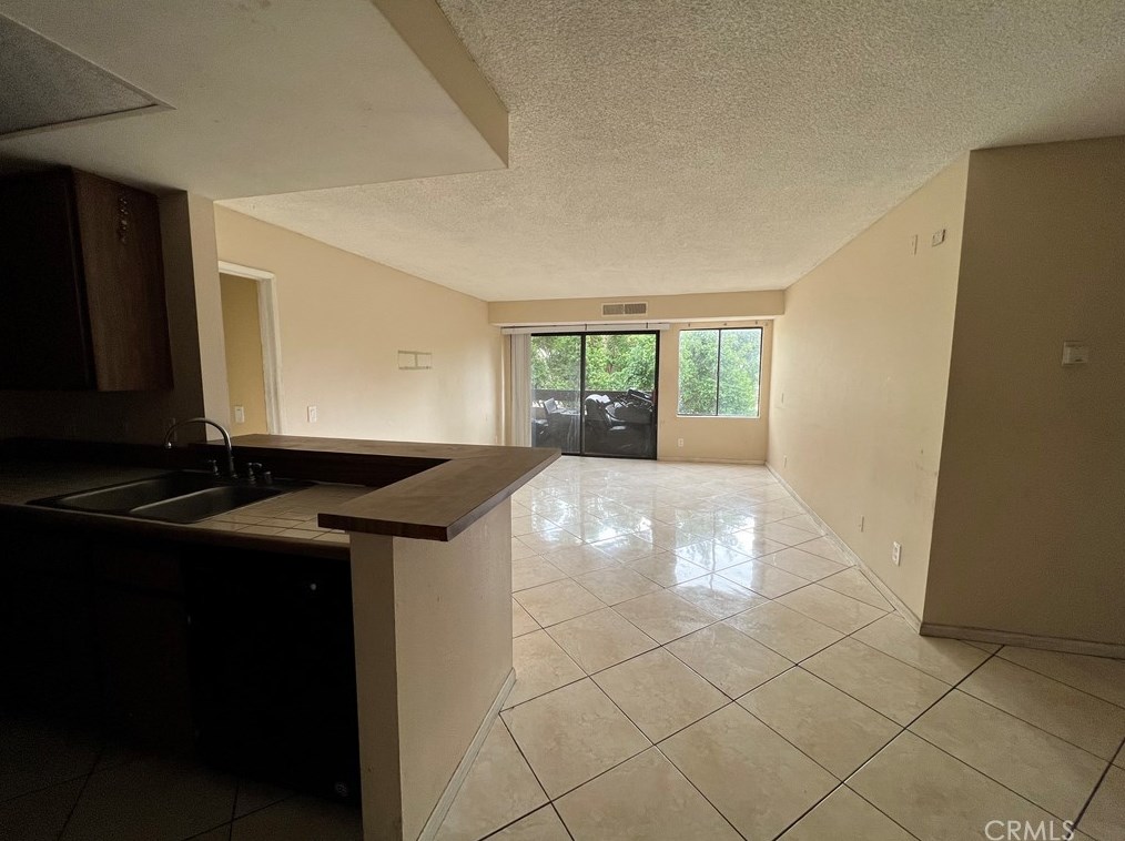 700 W 3rd St #b304, Santa Ana, CA 92701