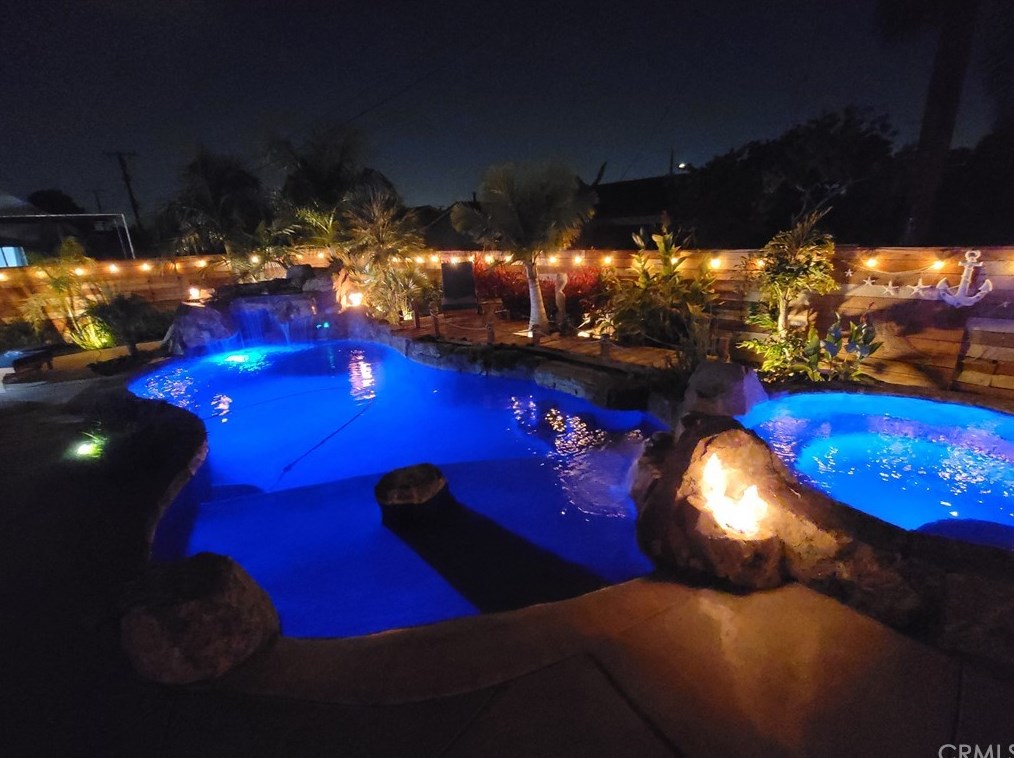 6061 Comanche Dr, Westminster, CA 92683-2043
