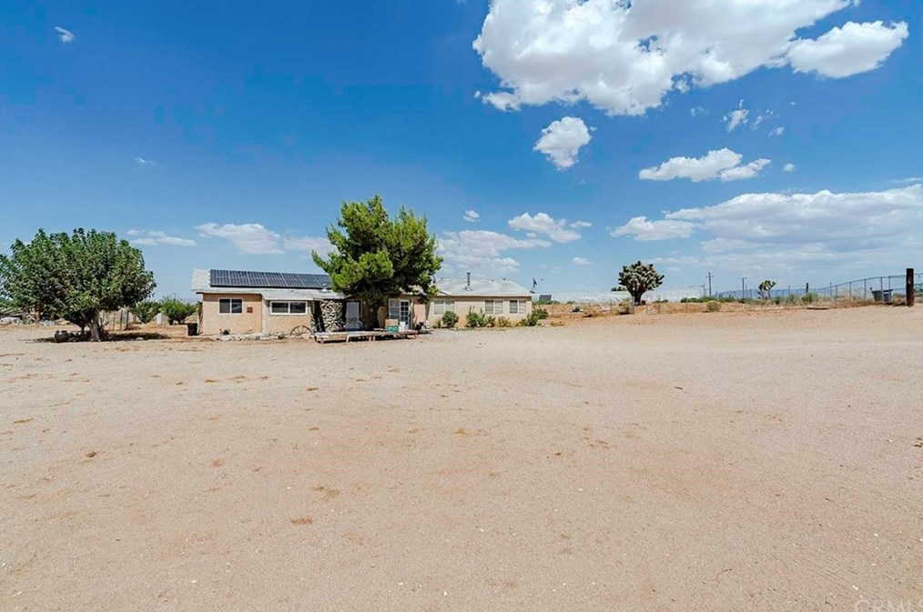 9530 Baldy Mesa Rd, Phelan, CA 92371-6204