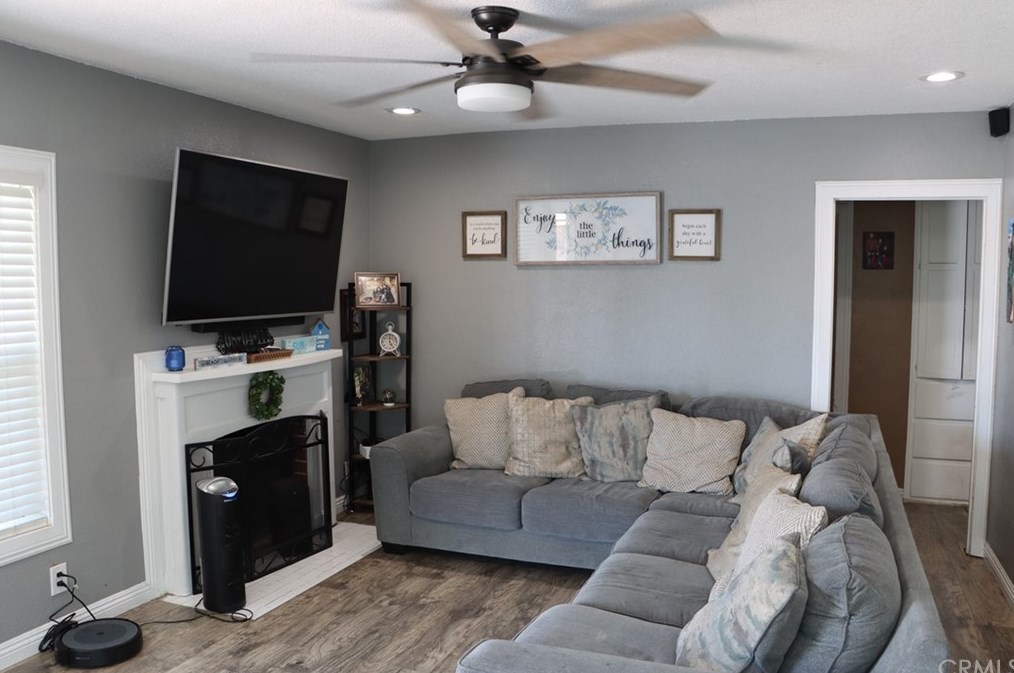 2276 Towne Ave, Pomona, CA 91766-6224