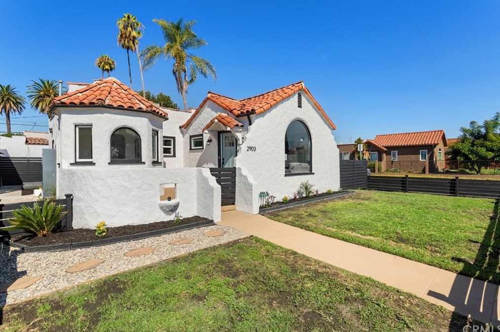 2903 Hillcrest Rd, Los Angeles, CA 90016-3119