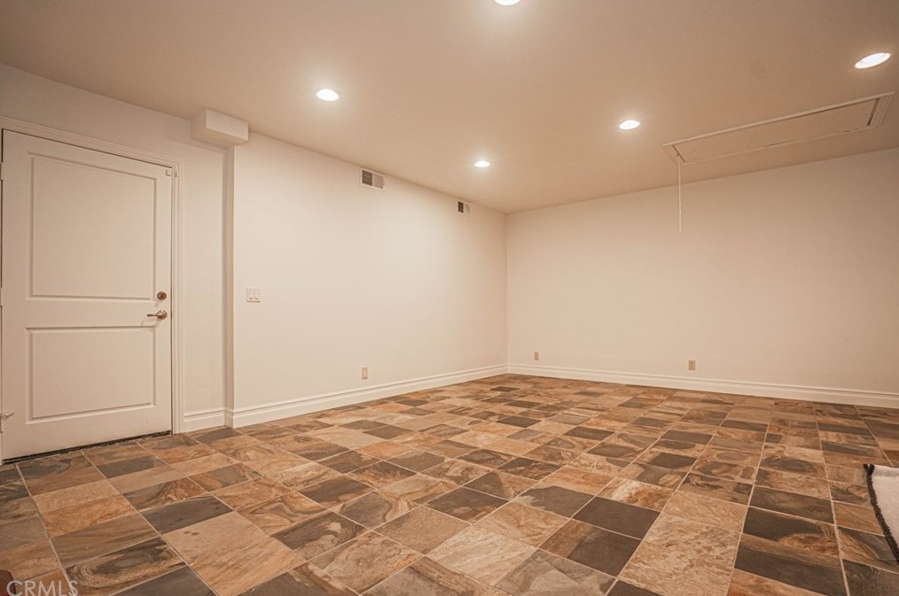 1065 Tia Juana St, Laguna Beach CA  92651-3833 exterior