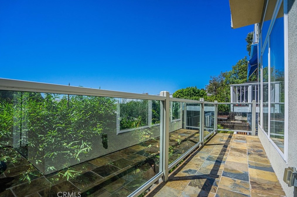 1065 Tia Juana St, Laguna Beach CA  92651-3833 exterior