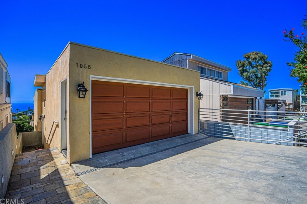 1065 Tia Juana St, Laguna Beach CA  92651-3833 exterior