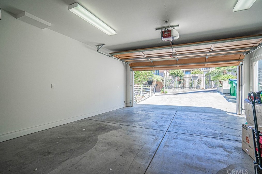 1065 Tia Juana St, Laguna Beach CA  92651-3833 exterior