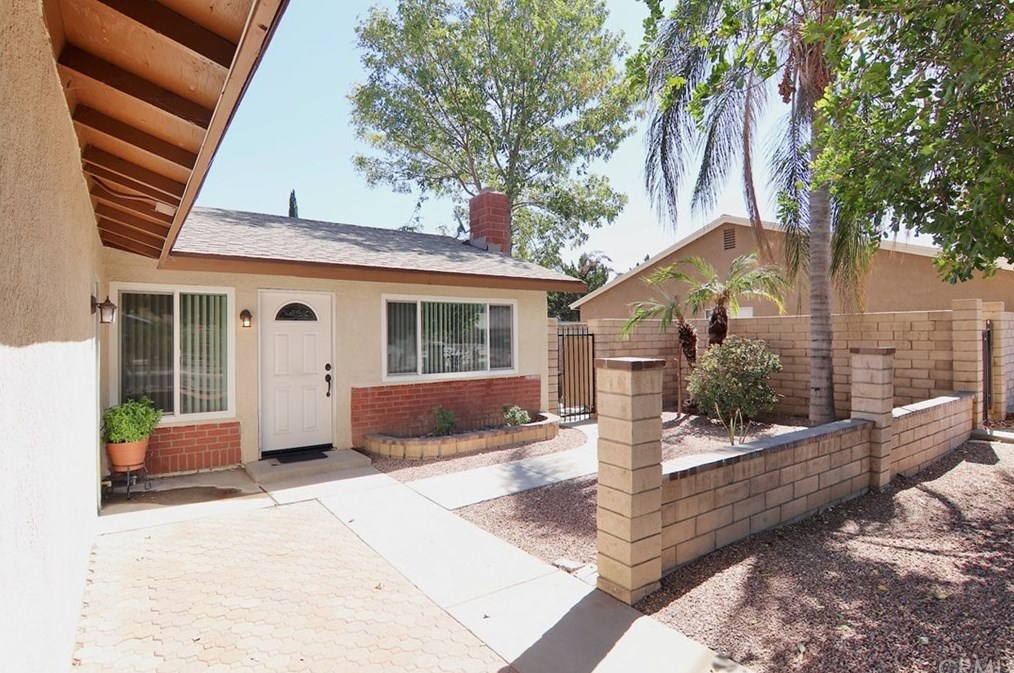 3075 Strassbourg Dr, Riverside, CA 92504