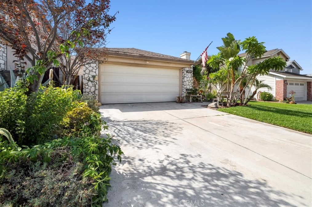 14275 Weeping Willow Ln, Fontana, CA 92337-0733