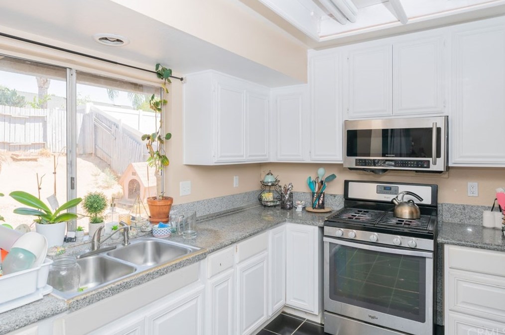 25566 Ericson Dr, Moreno Valley CA 92553-5036 exterior