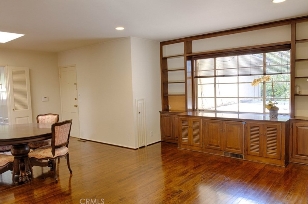 1628 La Loma Dr, Santa Ana CA 92705-3078 exterior