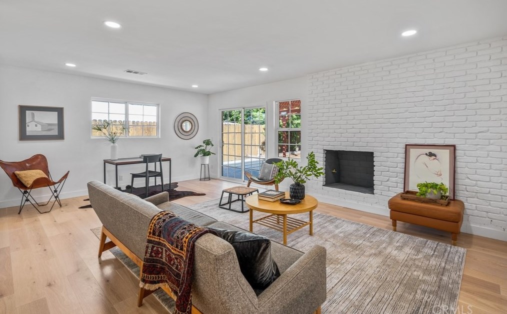 2213 Laramore Ln, Santa Ana, CA 92706-1228