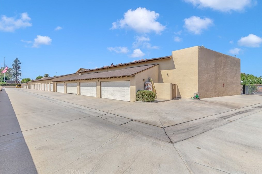 1111 Coast Dr, Costa Mesa CA  92626-2121 exterior